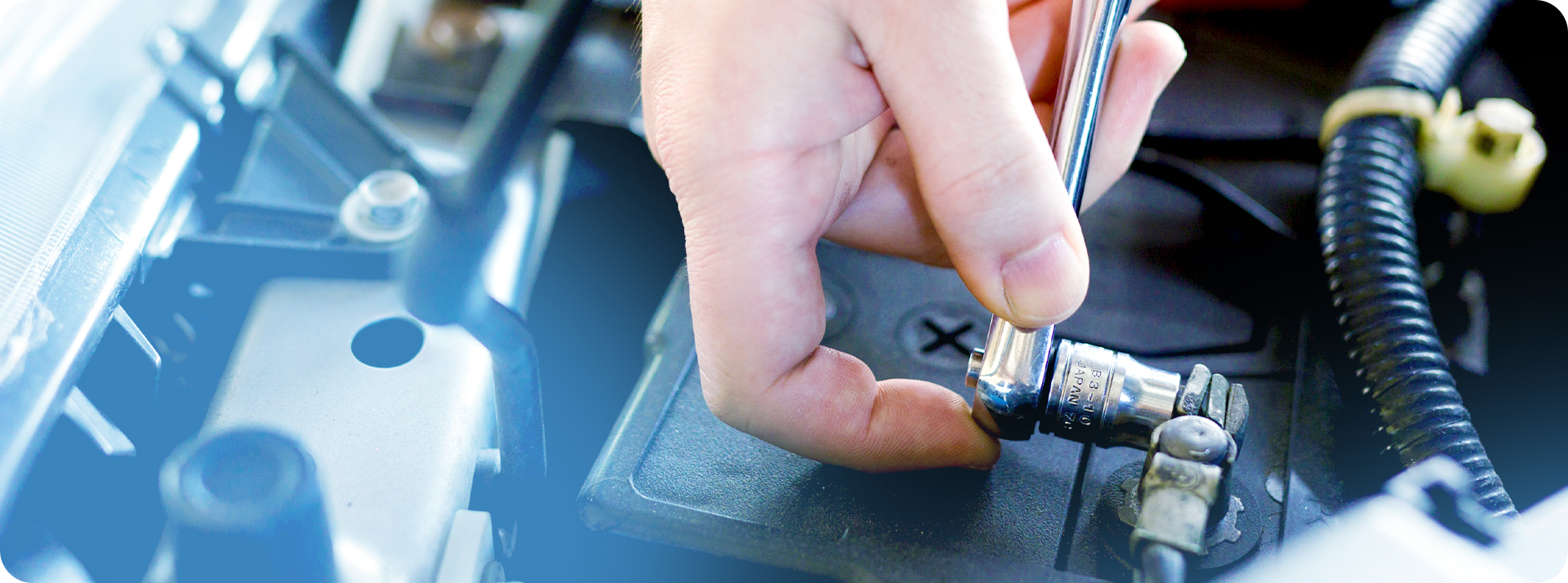 車を整備する様子